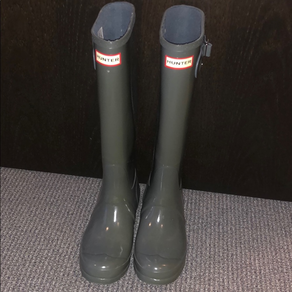Hunter Rainboots—tall, glossy gray, size 6 women’s
